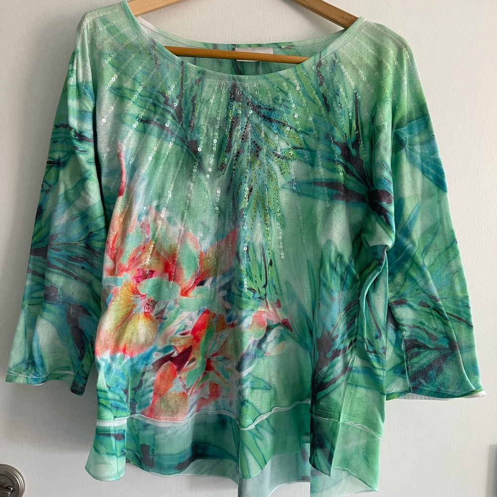 3/4 sleeve, sequins detail, jersey top. Bright green
